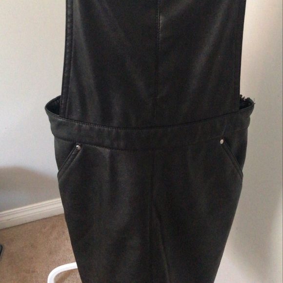 H&M black overall dress - Picture 8 of 8